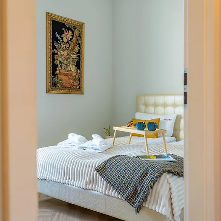 Apartment Art Deco Elegance